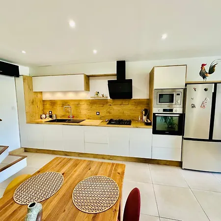 Atypique Ancien Hangar A Bateau