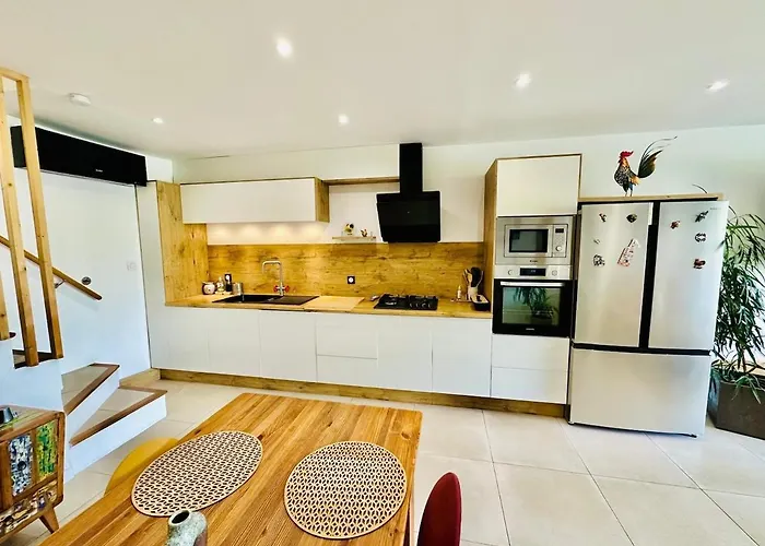 Atypique Ancien Hangar A Bateau Єр