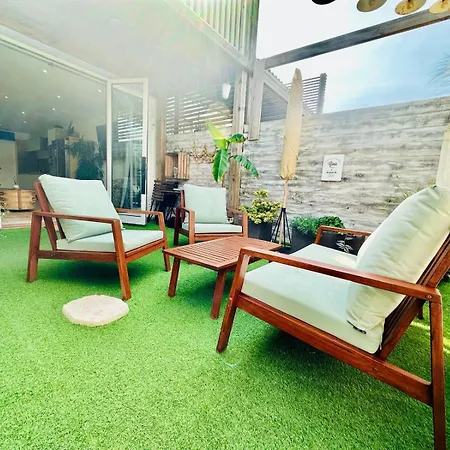 Atypique Ancien Hangar A Bateau