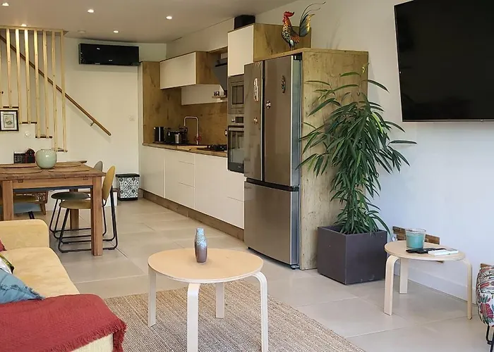 Atypique Ancien Hangar A Bateau