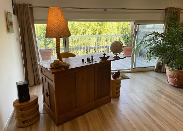 Atypique Ancien Hangar A Bateau *