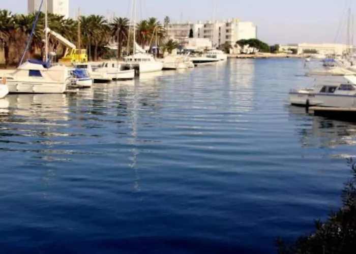 Atypique Ancien Hangar A Bateau